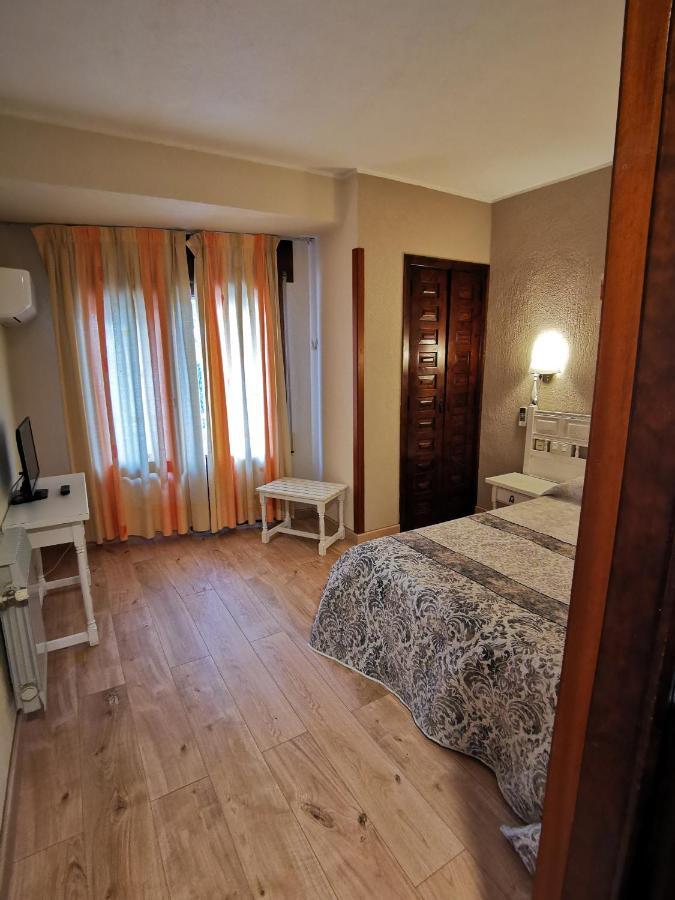 Hotel Restaurante Las Galias Zuera Eksteriør billede